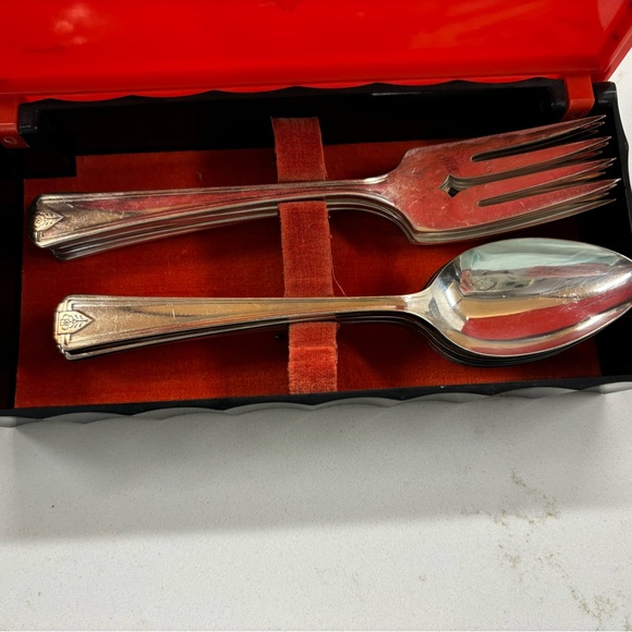 Community Silver Plate in Box - Picture 3 of 6